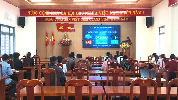NÂNG CAO KỸ NĂNG SỐ CHO NGƯỜI DÂN, HỘ KINH DOANH, XÂY DỰNG CHÍNH QUYỀN ĐIỆN TỬ TRÊN ĐỊA BÀN XÃ KON ĐÀO